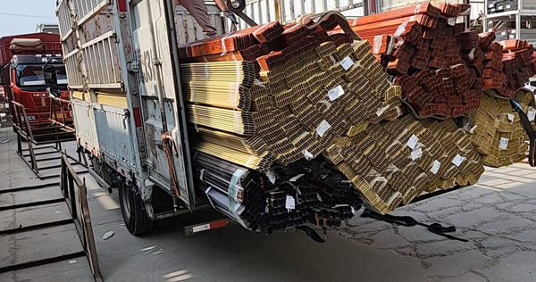 楼梯锌钢护栏运输 楼梯锌钢护栏运输